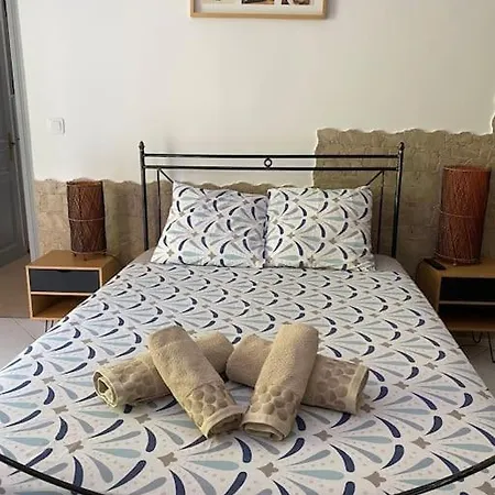 2 Pieces Avec Terrasse Et Parking, Wifi, Climatisation