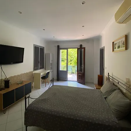 Casa vacanze 2 Pièces Avec Terrasse Et Parking, Wifi, Climatisation *