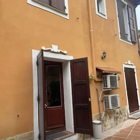 Hébergement de vacances 2 Pieces Avec Terrasse Et Parking, Wifi, Climatisation