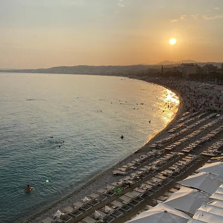2 Pieces Avec Terrasse Et Parking, Wifi, Climatisation